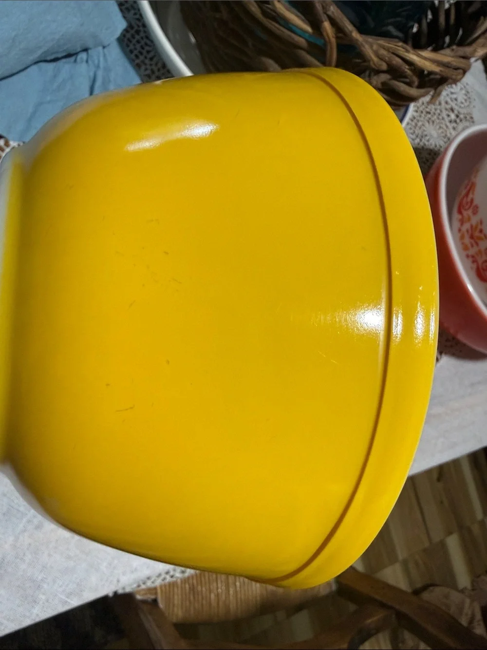 Pyrex Yellow sunflower daisy 402 mixing Bowl glossy EUC